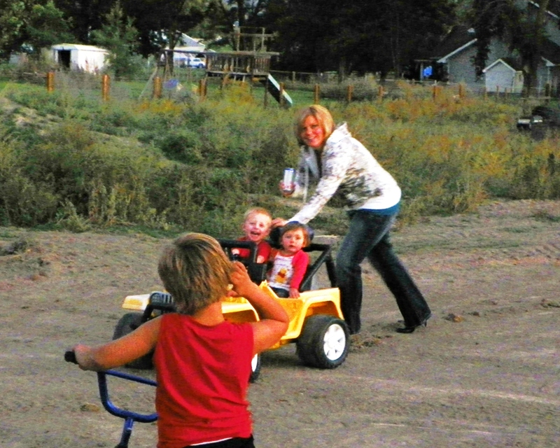 PHOTOS > 2010 Graham Family Farm Oktoberfest 26