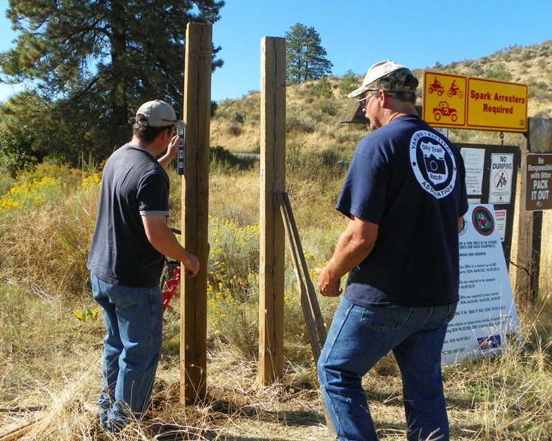 Photos: National Public Lands Day Volunteer Work in Yakima County 30