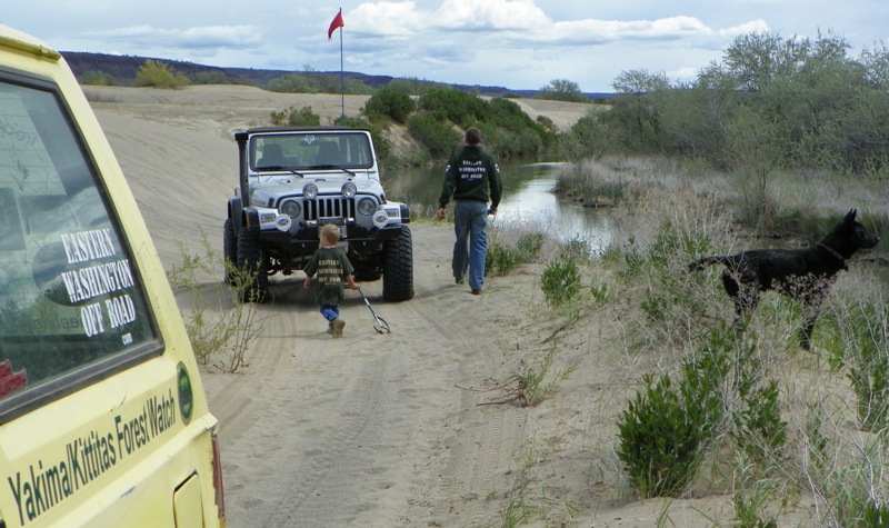 PHOTOS > EWOR: 2011 Beverly Dunes Clean-up & Camp-out 41