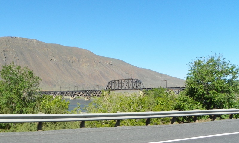 PHOTOS > Columbia River over flowing near Beverly Washington 1 PHOTOS > Columbia River over flowing near Beverly Washington 1