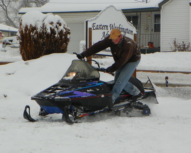 Snowmobile fun at Eastern Washington Adventures 7