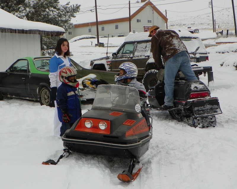 Snowmobile fun at Eastern Washington Adventures 10