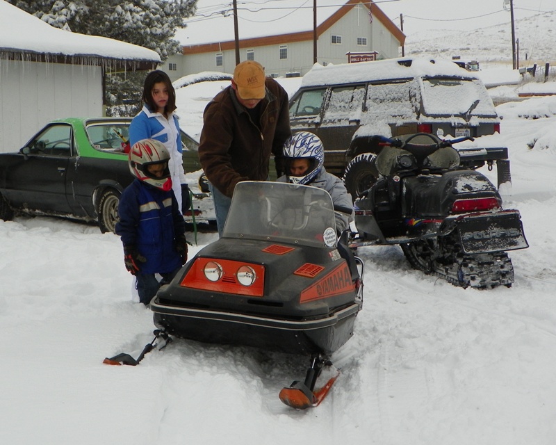 Snowmobile fun at Eastern Washington Adventures 11