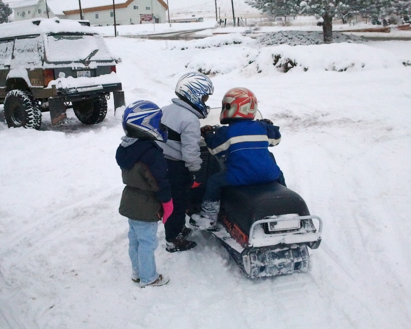 Snowmobile fun at Eastern Washington Adventures 41