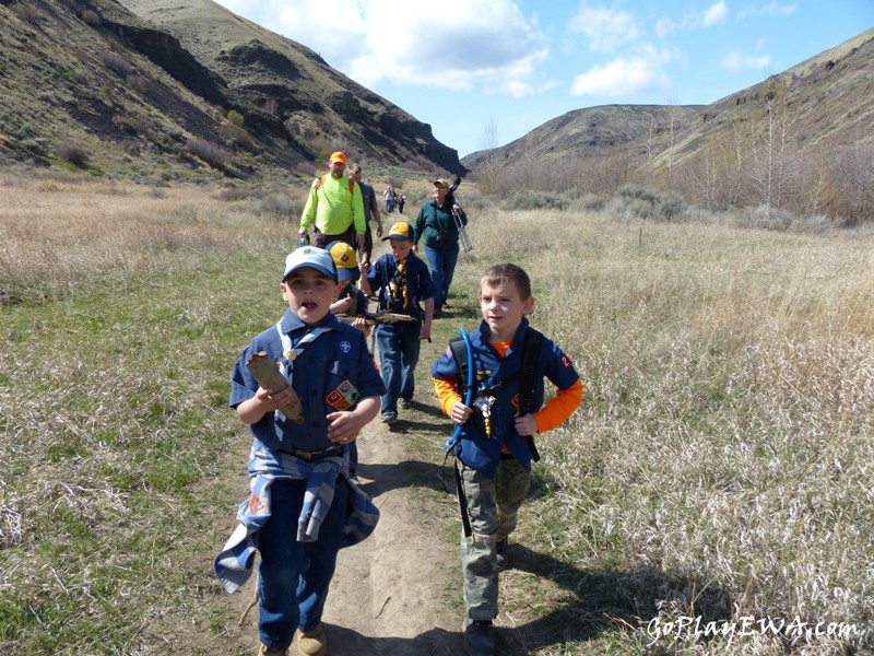 Selah Cub Scout Pack 276 Umtanum Creek hike