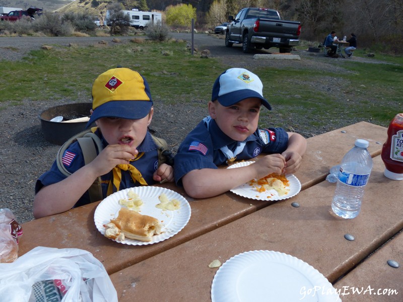 Selah Cub Scout Pack 276 Umtanum Creek hike