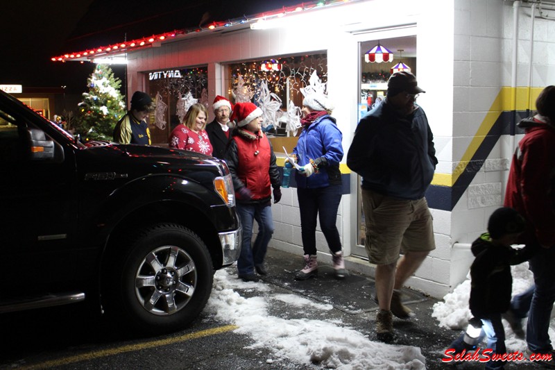 Selah Christmas Caroling