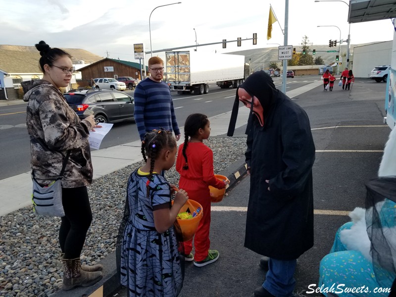 Selah Business Trick or Treat