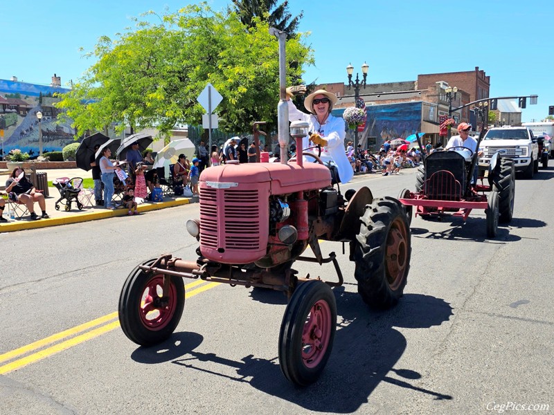 Toppenish Wild West Parade