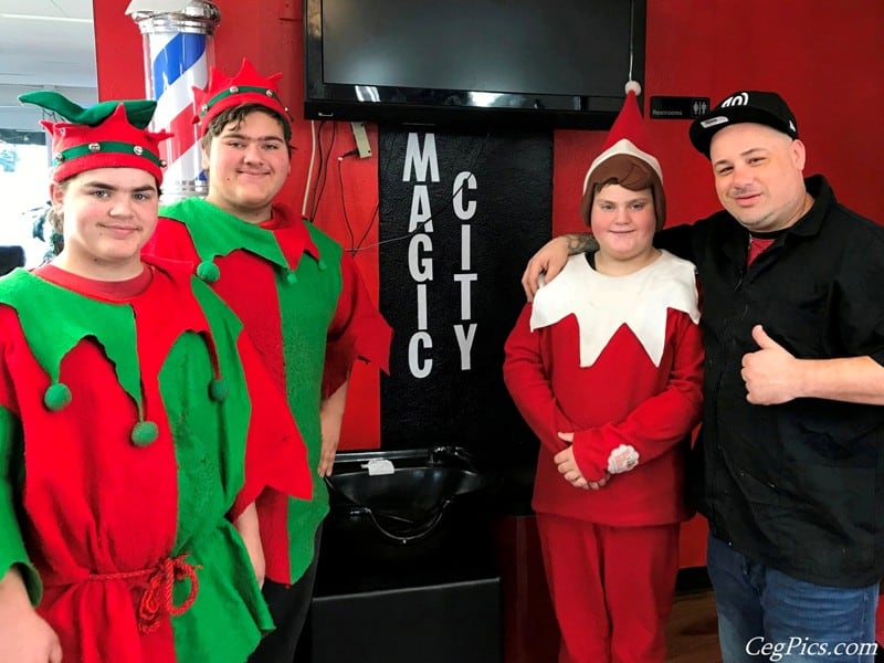 Photos: Selah Elves Bring Christmas Cheer 1